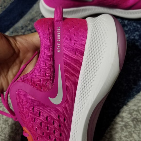 Nike - Picture 4 of 7